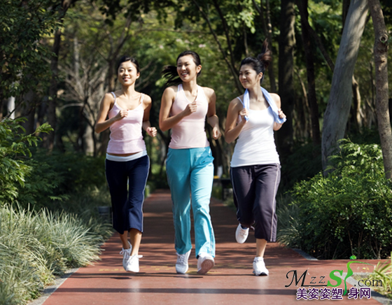 夏季跑步减肥要掌握好时间和运动强度