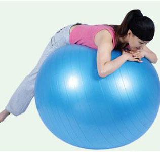 最新的瑜伽搭配健身球减肥法